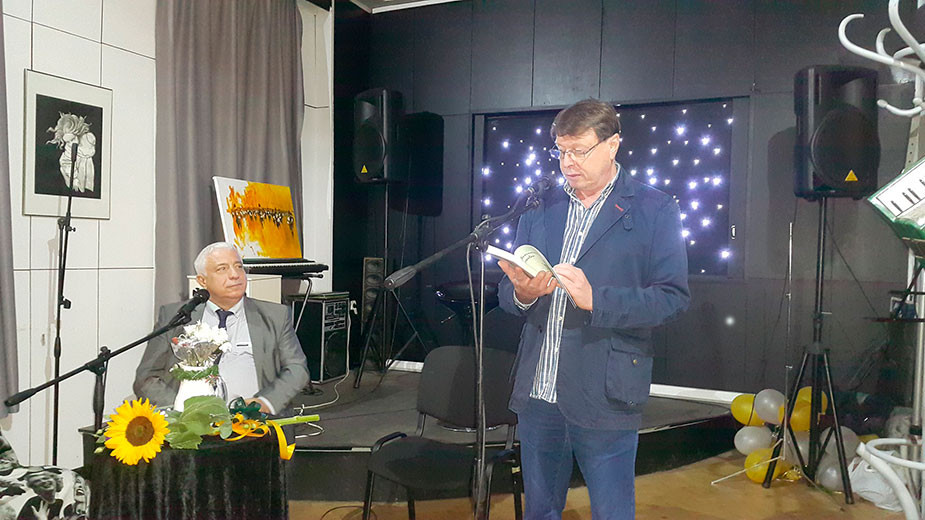 Премиера на книгата „Замислената мравка“ от Станислав Буковалов. На снимката: Валерий Тодоров (вляво) и Станислав Буковалов