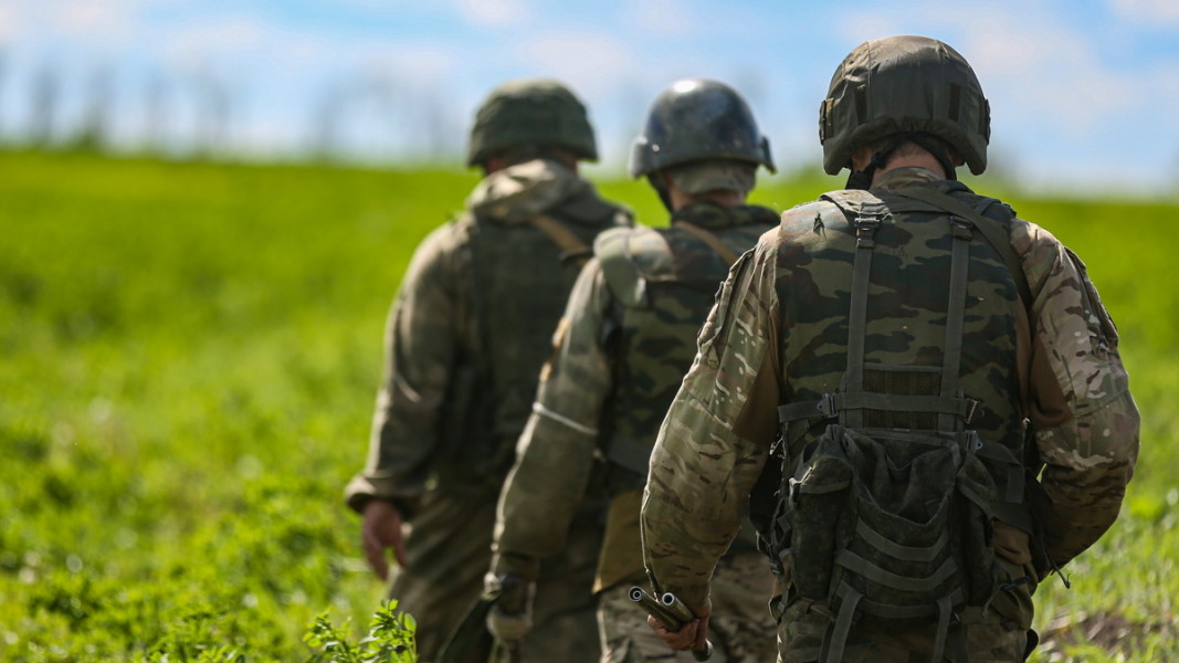 Бойци от милицията в Донецка област, май 2022 г.  Снимка: ЕПА/БГНЕС
