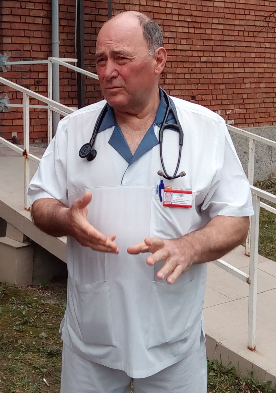 Д-р Петър Петров - началник на отделение по Инфекциозни болести в Света Анна