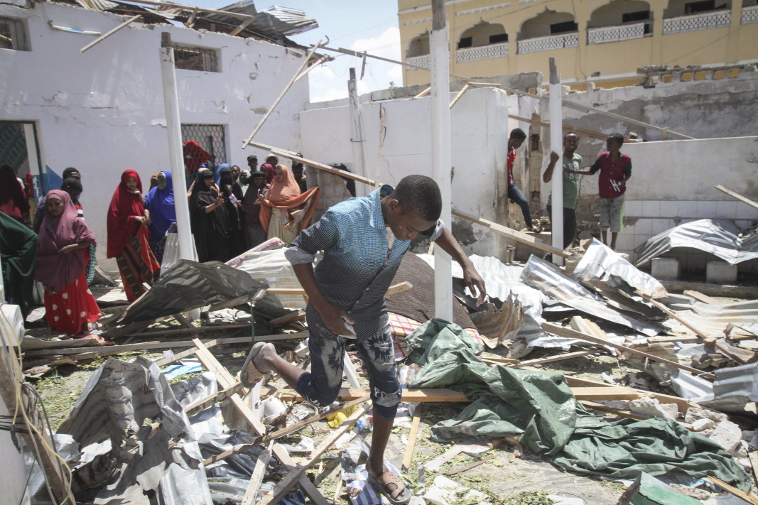 Кола бомба беше взривена по правителствена сграда в сомалийската столица Могадишу  Силната