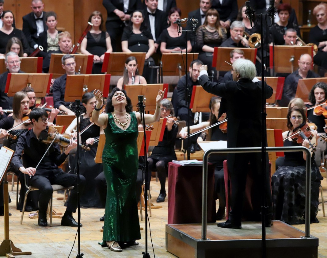 Красимира Стоянова и Павел Балев със Симфоничния оркестър и Смесения хор на БНР