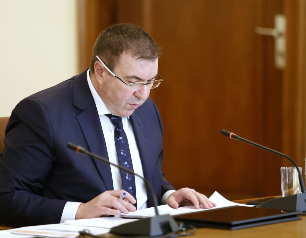 Здравният министър проф. д-р Костадин Ангелов