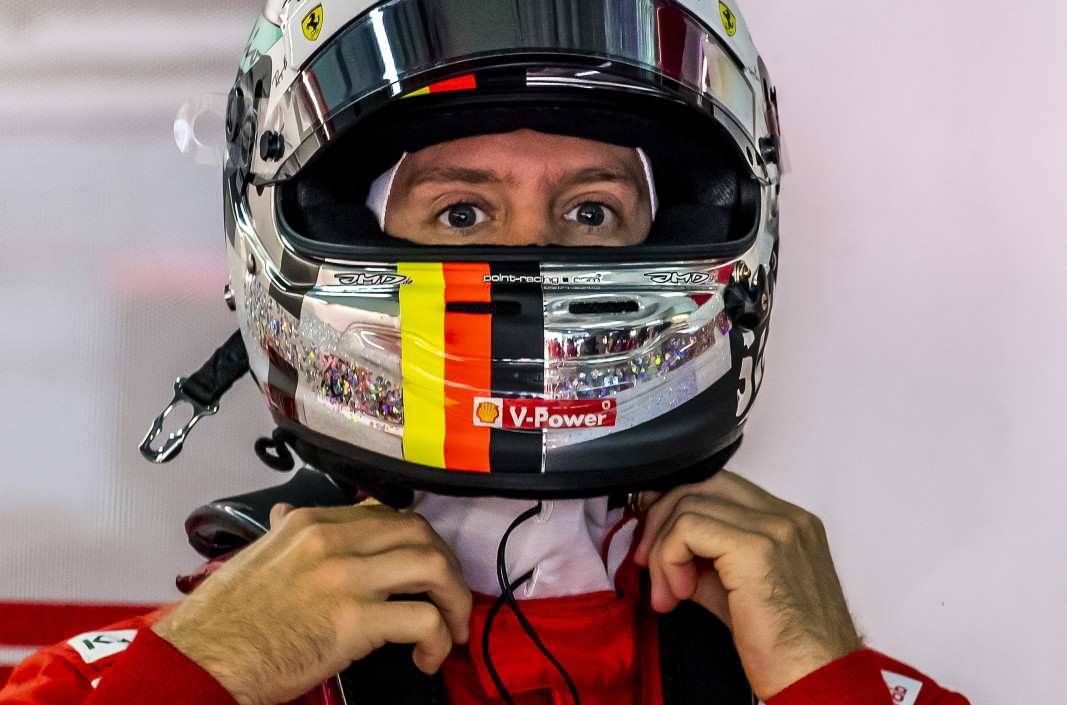 Себастиян Фетел с Ферари завърши на първо място в първата