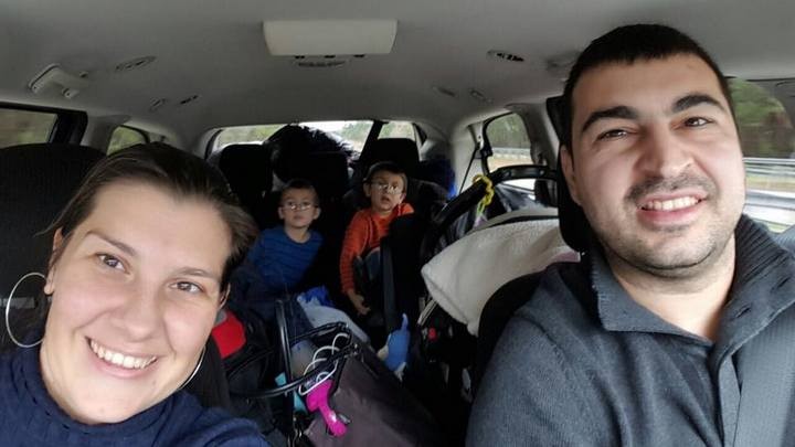 Защо едно семейство с три деца се завърна в България