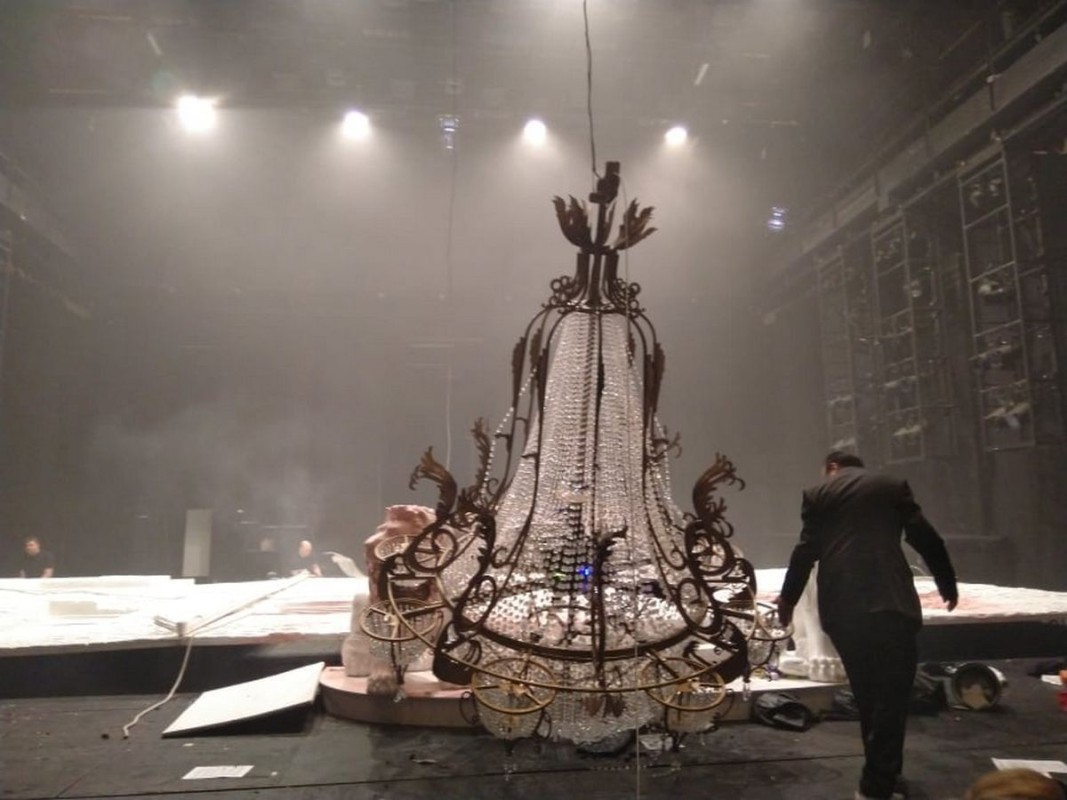 Сцена от представлението на Дмитрий Кримов „Моцарт. Дон Жуан. Генерална репетиция“    Снимка: Майя Праматарова