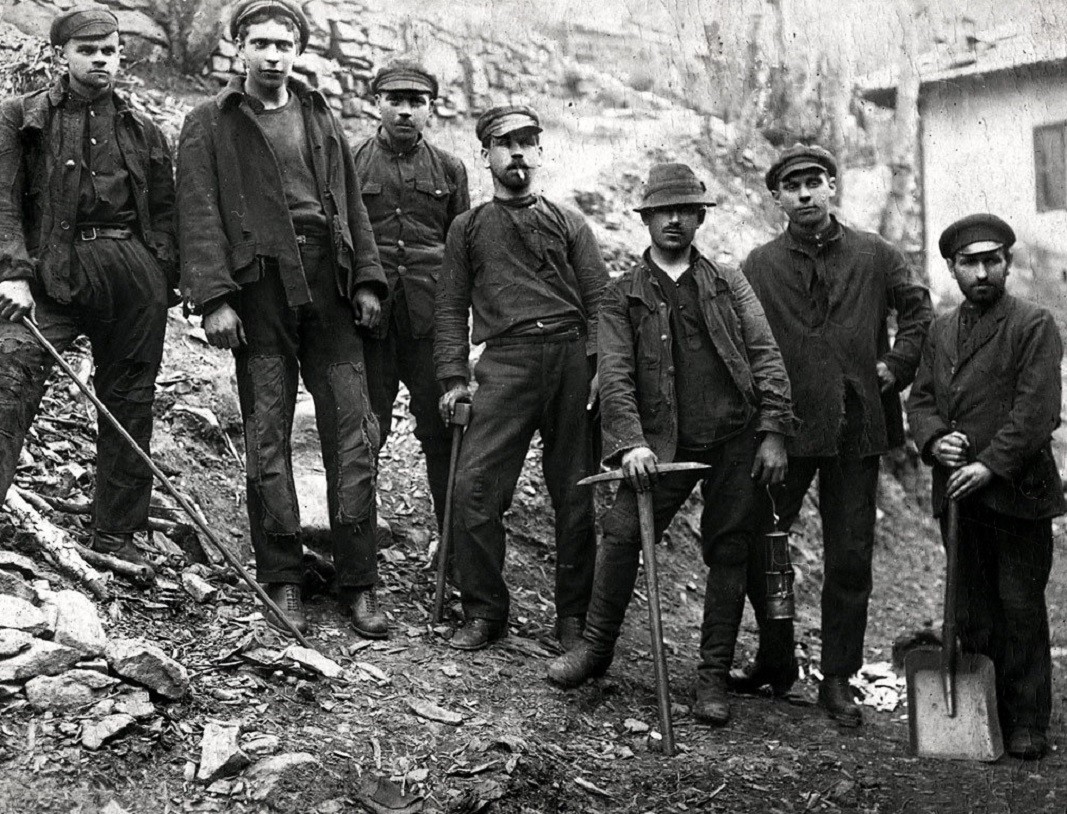 Русские эмигранти-белогвардейцы, шахтеры в Пернике, 20-е годы ХХ века