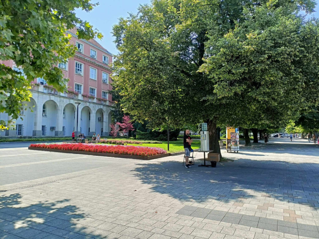 Пунктът е разположен пред сградата на общината, снимка: Латинка Светозарова