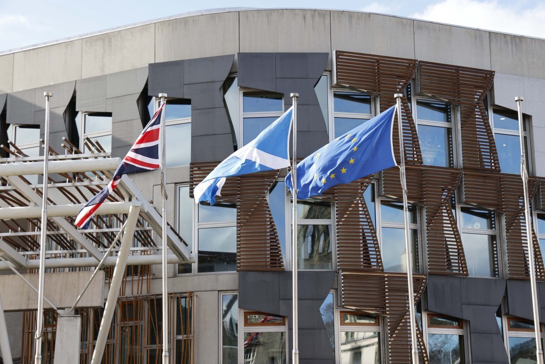 Шотландският парламент в Единбург  Снимка: ЕПА/БГНЕС