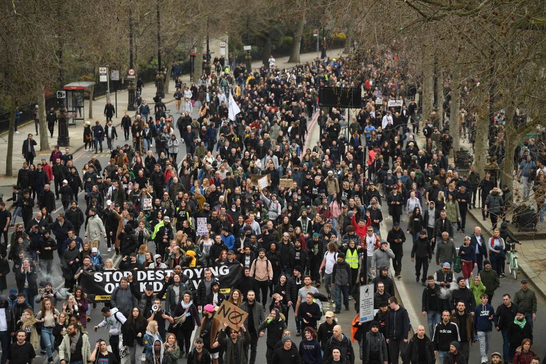  Протест против политиките на блокировки и акцията за Covid имунизиране в Лондон, 20 март 2021 година 