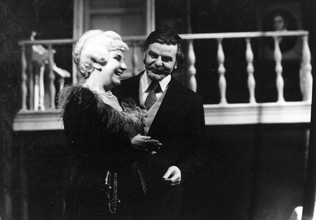 Виолета Бахчеванова и Васил Стойчев в спектакъла „Майор Барбара“, реж. Филип Филипов, фотограф Крум Арсов