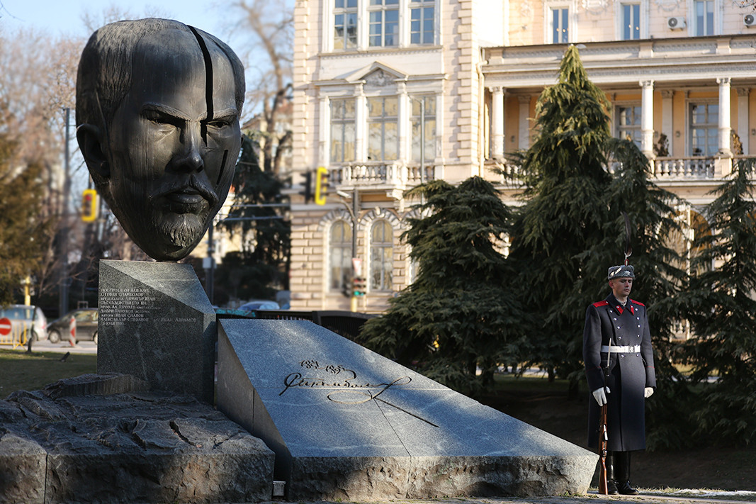 Паметникът на Стефан Стамболов в центъра на София