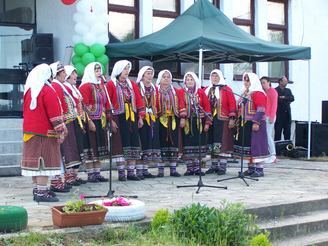 Фолклорна група от село Аврен