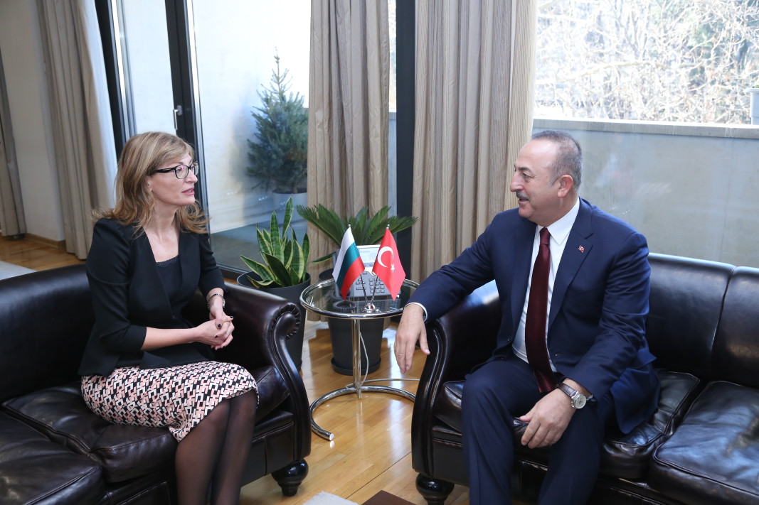 Екатерина Захариева на срещата с външния министър на Турция Чавушоглу.