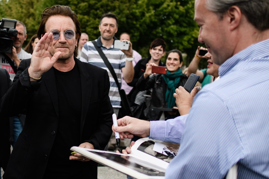 Ирландската група U2 прекъсна снощи концерта си в Берлин почти