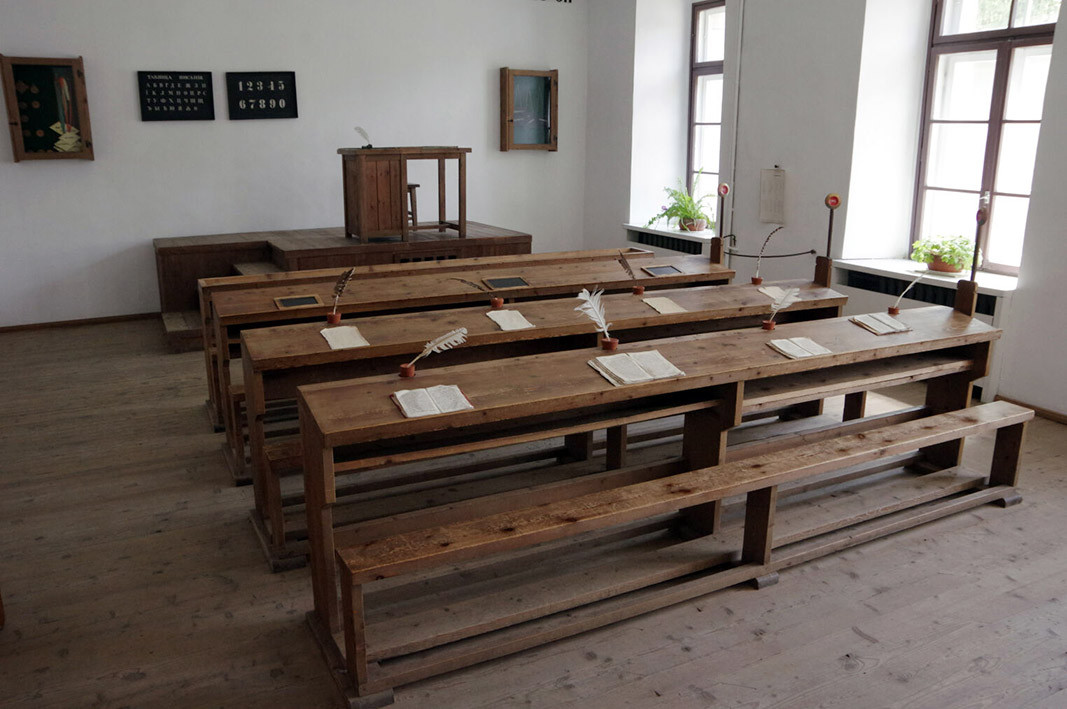 This is what the a mutual tuition classroom looked like presented at the National Museum of Education - Gabrovo.