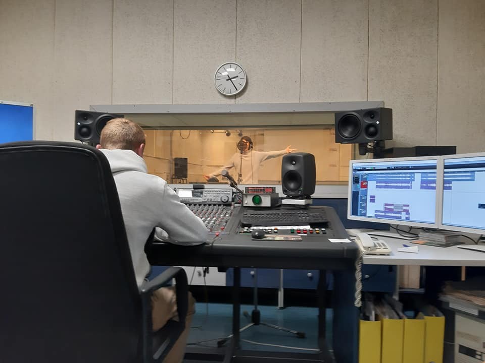 Иван Славов в звукозаписното студио на Радио Варна