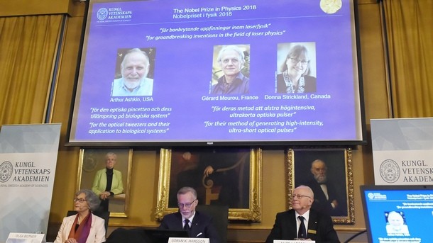 Носителите на тазгодишната Нобелова награда за физика са американецът Артър