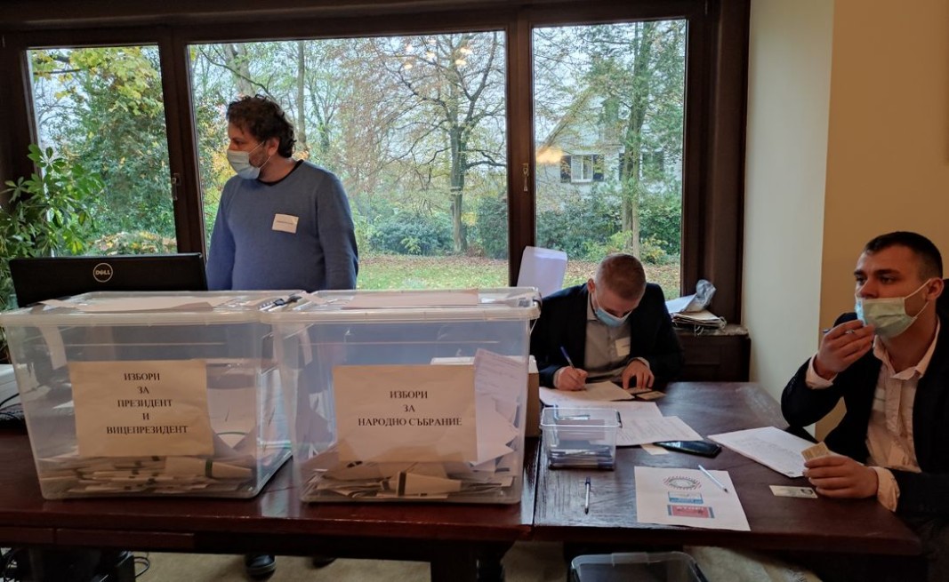 Изборна секция в посолството ни в Белгия