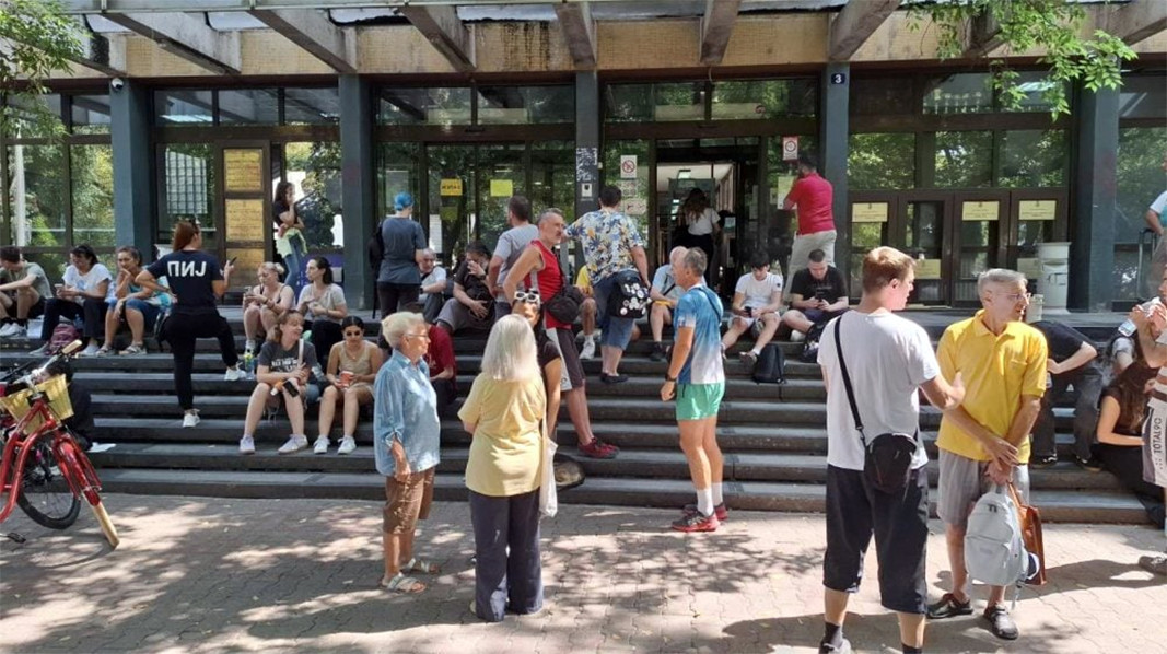 Peaceful protest in front of the courthouse in Novi Sad, August 21, 2025