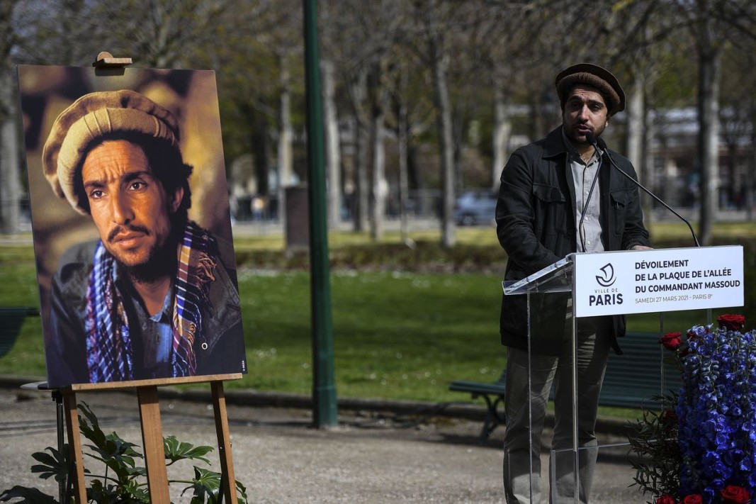 Ахмад Масуд говори в Париж на откриването на паметна плоча за баща му Ахмад Шах Масуд - Панджширския лъв, 27 март 2021 г. Снимка ЕПА/БГНЕС