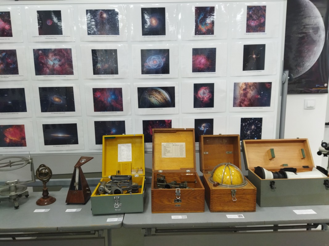 Част от експонатите в Центъра по природни науки с астрономическа обсерватория