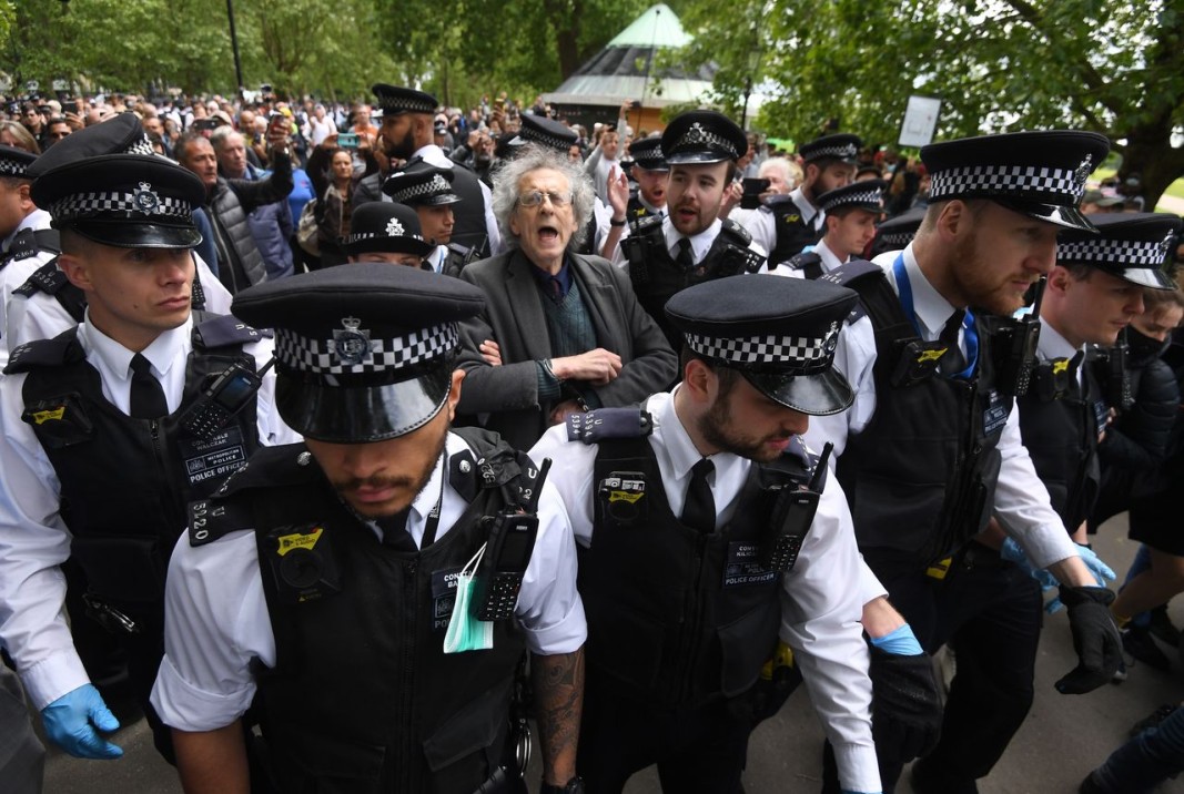 Британската полиция е пословична с ненатрапчивия начин, по който си върши работата.