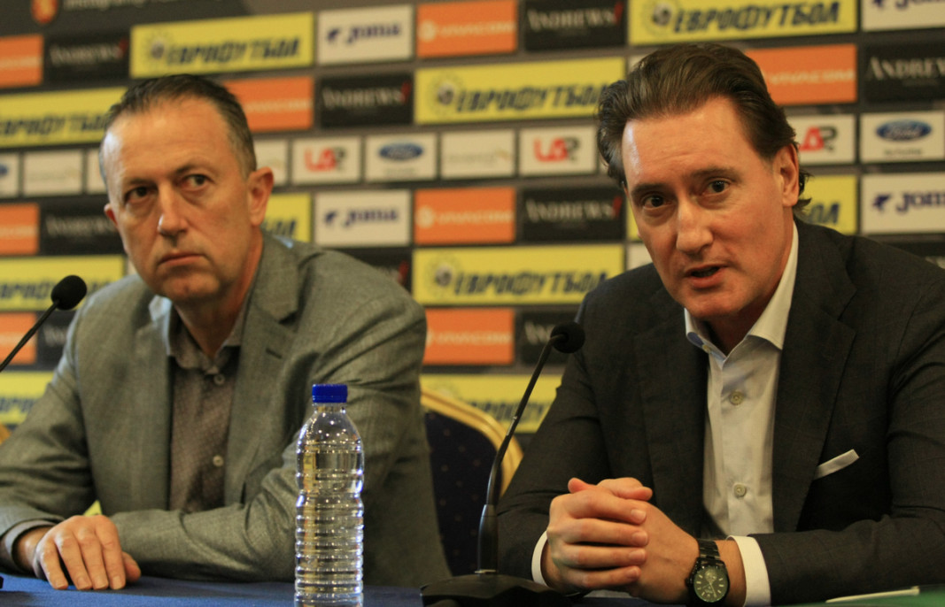 Атанас Фурнаджиев (вляво) и Кирил Домусчиев след заседанието.