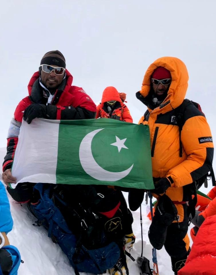  Сирбаз и Абдул на върха 