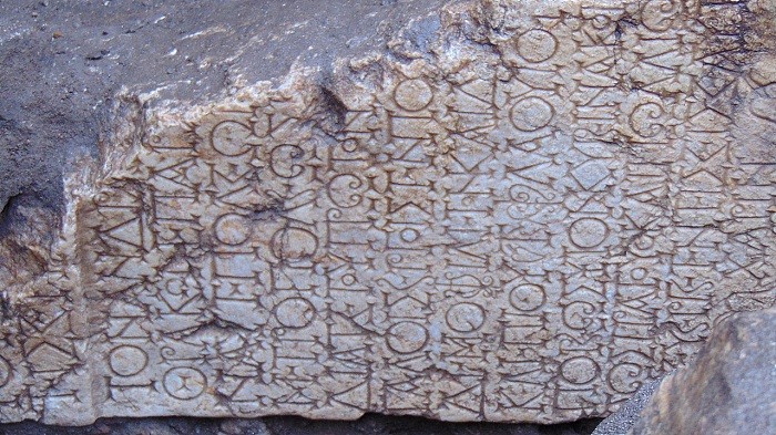  От каменния документ учените схващат, че Античният спектакъл в Пловдив е най-малко с век по-стар от датировката, която имаше 
