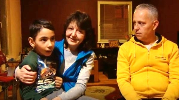 10-годишният Максимилиан с майка си Ирина и баща си Красимир Младенови