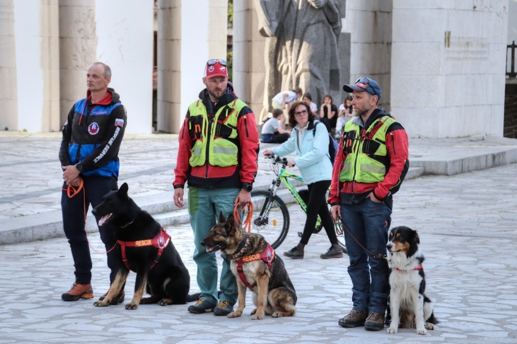Група за спасяване с кучета към ПСС