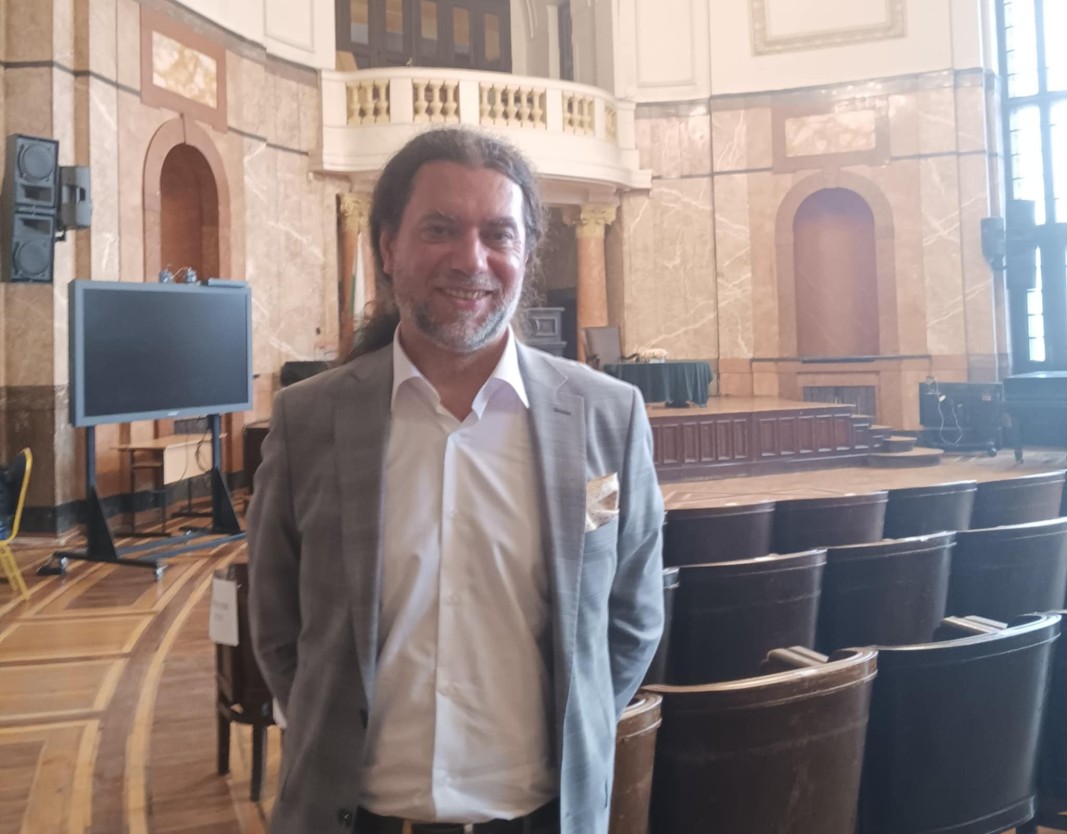 Associate Professor Atanas Atanasov