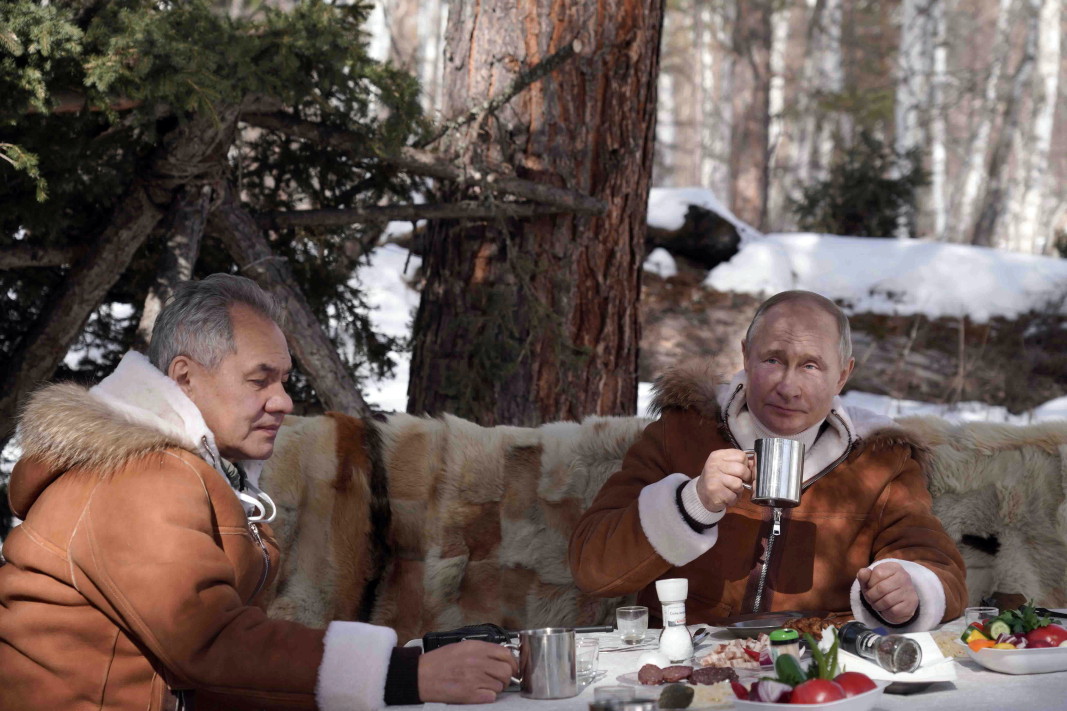  Руският президент Владимир Путин и министърът на защитата Сергей Шойгу прекараха част от свободното си време през уикенда измежду природата в Сибир, 21 март 2021 година 