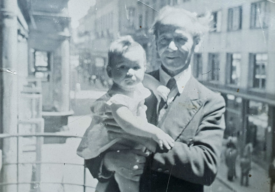 Naoum Torbov avec son petit fils