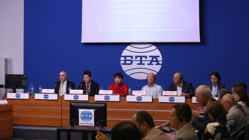 Pressekonfernez Pressekonferenz anlässlich des 75. Jahrestages der Aufnahme diplomatischer Beziehungen zwischen China und Bulgarien, 10. September 2024