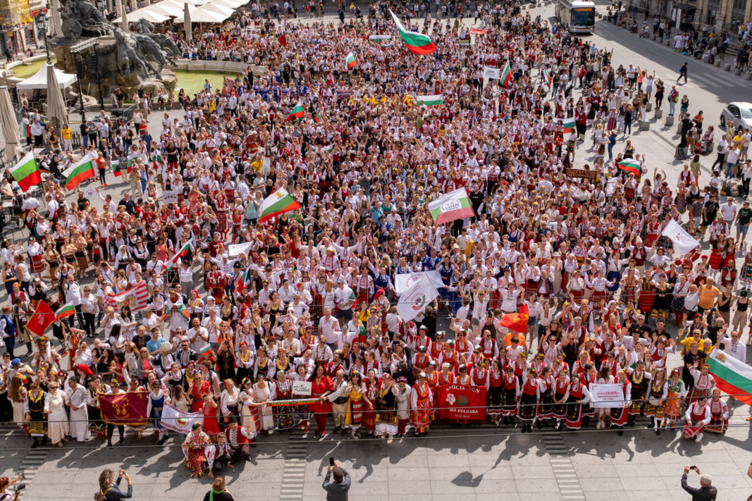 Среща на Асоциацията на фолклорните състави в Лион
