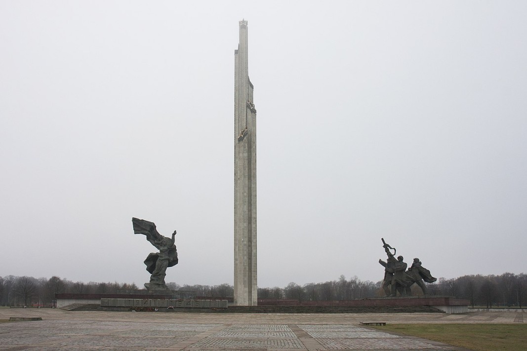 79-метровият мемориал в Рига, посветен на победата на Съветския съюз във Втората световна война, беше премахнат миналата година.