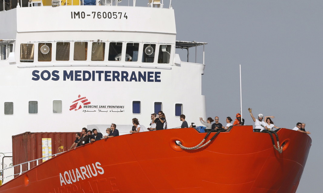 Франция отказва да даде разрешение на кораба Акуариус със 141
