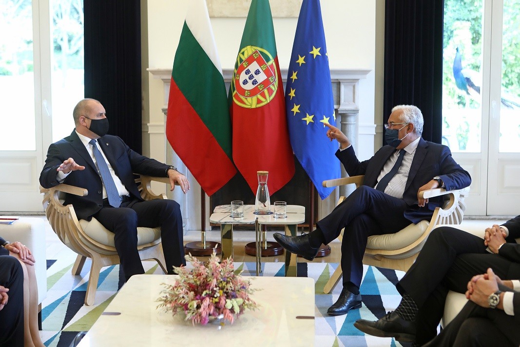Президентът Румен Радев по време на срещата с премиера на Португалия Антонио Коща