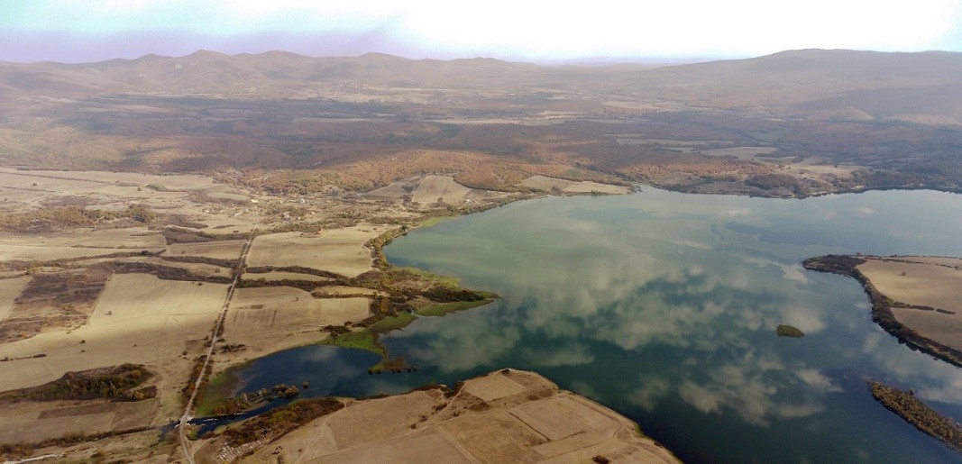 Вештачко језеро Ивајловград и делимично исељено село Малки Воден