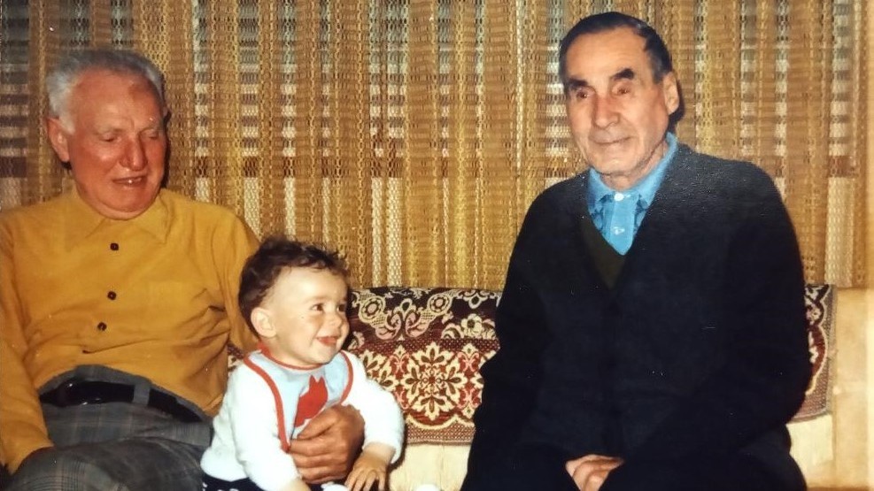Густаво Гергов с двамата си дядовци