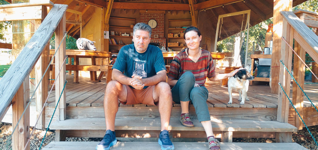 Силвия и Димитър Узунови и тяхното куче