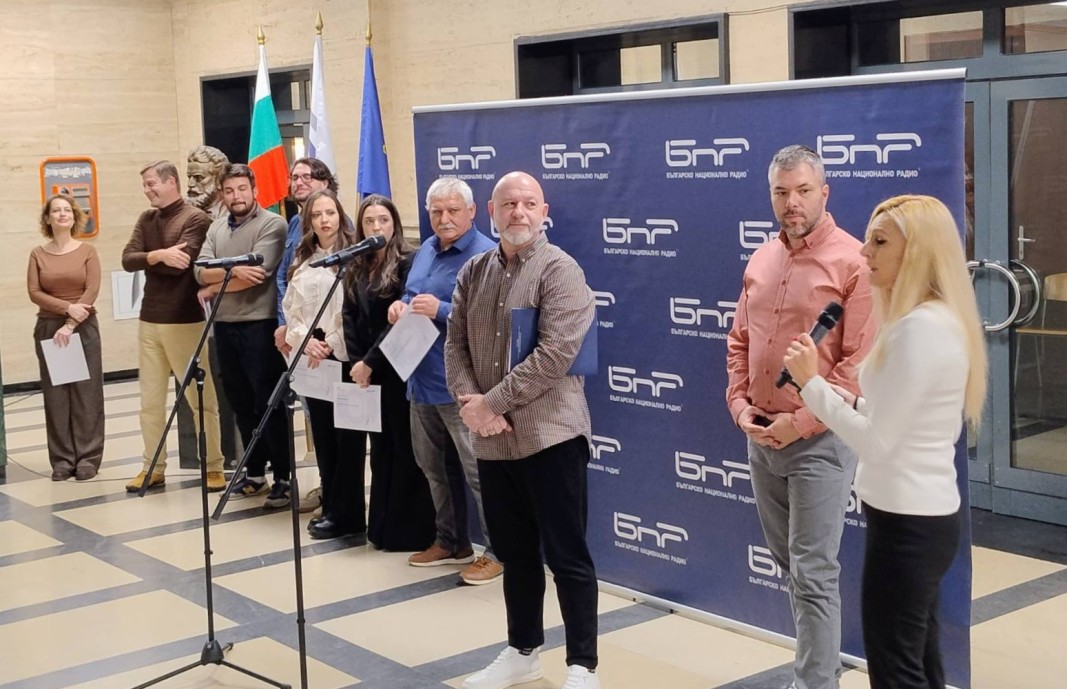 Златко Желев (третий справа)