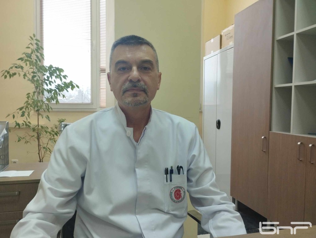 Проф. Емил Паскалев - началник на Клиниката по нефрология и трансплантация в  Александровска болница