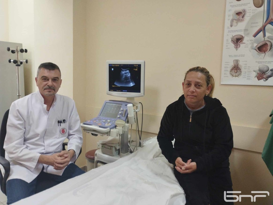 Проф. Емил Паскалев и Ева от Бургас в Клиниката по нефрология и трансплантация в  Александровска болница