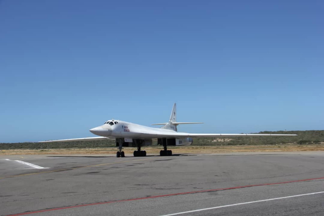 Русия уведоми САЩ, че двата й стратегически бомбардировача Ту-160, способни