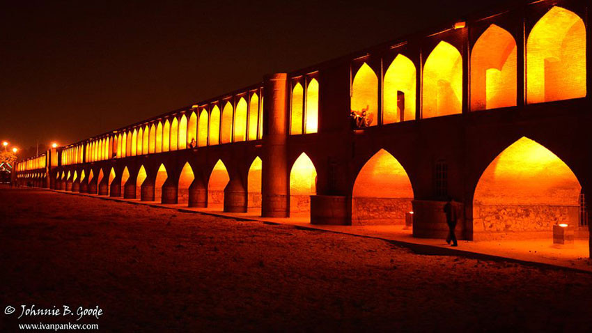 Мостът на 33-те арки, Исфахан, Иран