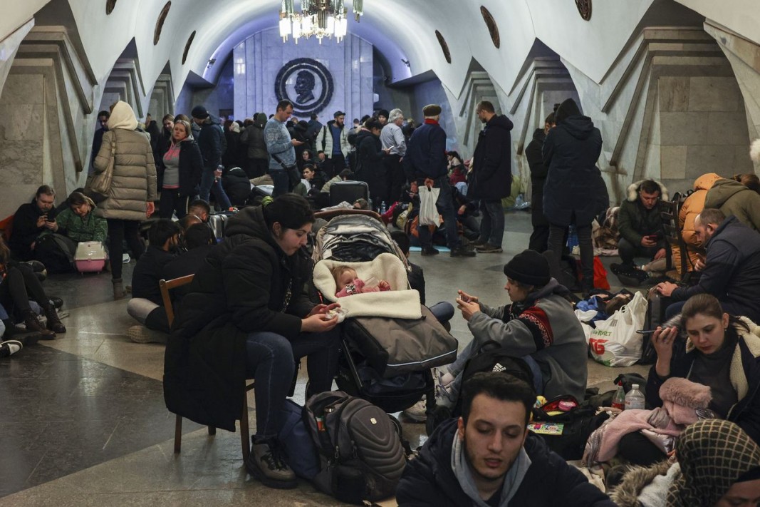  Жители на Киев са намерили леговище в метростанция за нощта против 25 февруари 2022 година Снимка: ЕПА/БГНЕС 