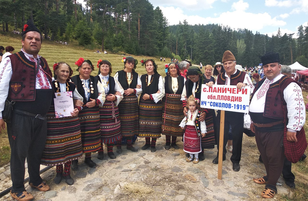 Die Folkloregruppe aus dem Dorf Panitscheri