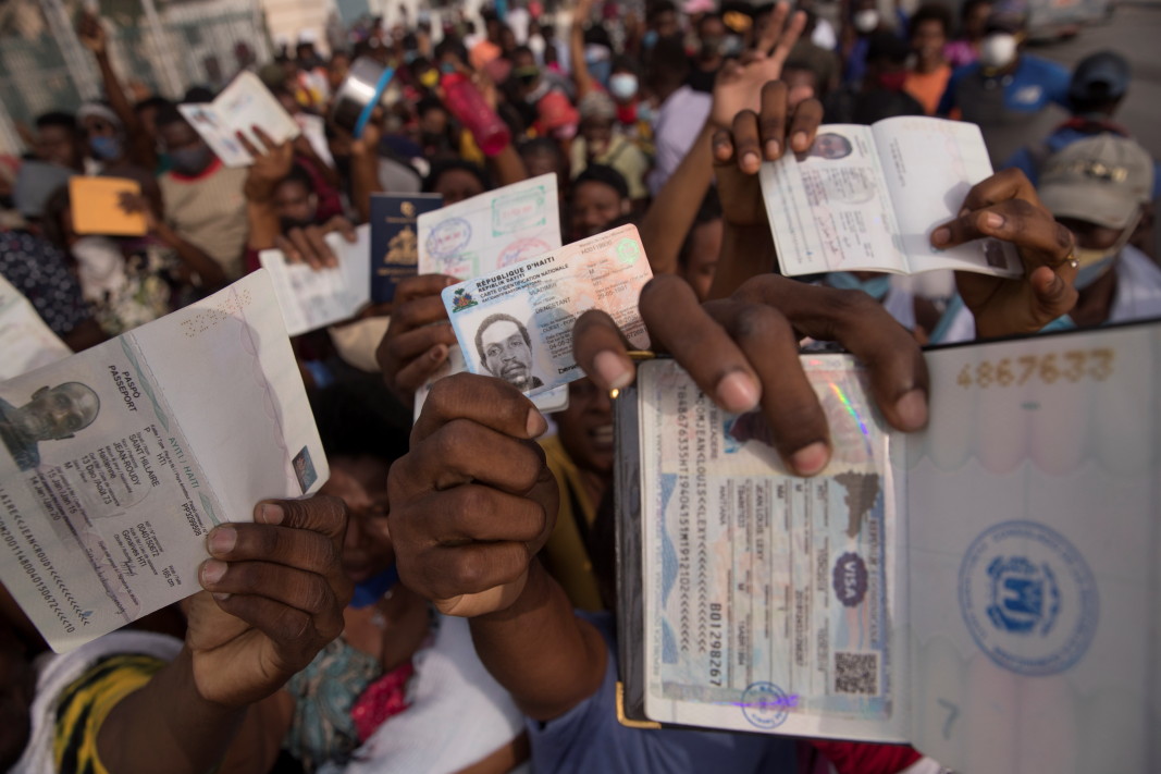 Стотици хаитяни поискаха американски визи, опасявайки се от безредици/ЕПА/БГНЕС